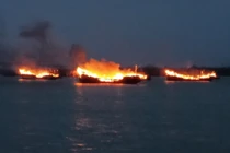 Nhìn lại vụ cháy kinh hoàng trong đêm trên bến tàu Cửa Đại