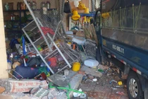 Quảng Ngãi: Toàn cảnh vụ xe tải đâm vào nhà dân, 2 người thiệt mạng