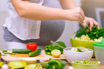 Ngày Tết, mẹ bầu ăn uống thế nào để vui khỏe?