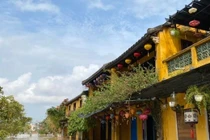 Phố cổ Hội An chìm trong nước lũ