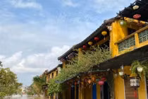 Phố cổ Hội An chìm trong nước lũ