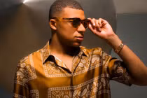 Mbappé làm mẫu cho bộ sưu tập kính mắt cao cấp Signature Series