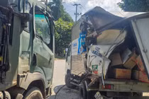 Đà Nẵng: Đang đậu bên lề, xe tải bất ngờ bị “ủn” biến dạng