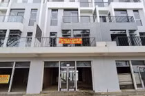 Đà Nẵng: La liệt shophouse hai mặt tiền chục tỷ bỏ hoang 