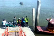 5 du khách bị thương, 2 người mất tích do lốc xoáy lật thuyền 