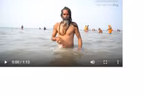 Hàng chục nghìn người hành hương tắm sông Hằng để thanh tẩy tội lỗi