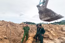 Bình Thuận: Nạo vét mương, phát hiện quả bom nặng gần 400 kg