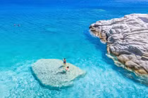 Bí quyết sống thọ của người dân ở hòn đảo “quên chết”