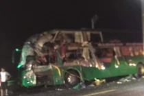 Toàn cảnh vụ xe khách đấu đầu, 2 người chết, 9 người bị thương 