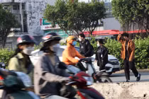 Rùng mình hình ảnh băng ngang đường ở TP HCM