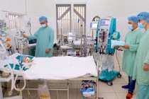 Hồi sinh bệnh nhi viêm cơ tim tối cấp sau 6 ngày chạy ECMO