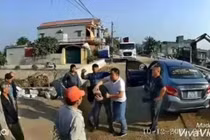 Chủ xe khách Thái Bình bị nhóm côn đồ chặn xe, hành hung dã man