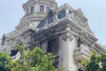 Rùng rợn cảnh lâu đài trăm tỷ cháy đen thui, 1 người chết ở Quảng Ninh 