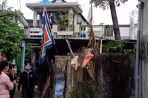 Nữ phó chủ tịch phường chết trong tư thế treo cổ