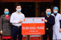 Vừa bị phạt vì sản xuất khẩu trang sai quy định, Công ty Quốc Bảo lại tặng y bác sĩ: Ý đồ gì?