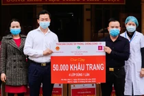 Vừa bị phạt vì sản xuất khẩu trang sai quy định, Công ty Quốc Bảo lại tặng y bác sĩ: Ý đồ gì?