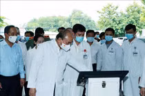 Chủ tịch nước Nguyễn Xuân Phúc tiếp xúc cử tri huyện Củ Chi và Hóc Môn