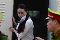 Ngọc Miu, Văn Kính Dương tiếp tục hầu tòa