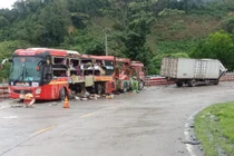 Tai nạn giữa xe khách giường nằm và ô tô tải, 5 người thương vong