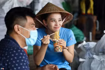 Trung thu bên các em nhỏ có hoàn cảnh khó khăn của Hoa hậu Tiểu Vy