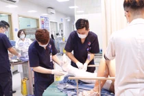 Thanh niên may mắn thoát chết sau khi bị điện cao thế giật