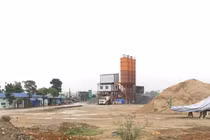 Trạm trộn bê tông sai phạm, vẫn hoạt động bất chấp lệnh tháo dỡ