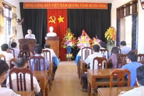 Kỷ luật hiệu trưởng phát tán tài liệu, tụ tập luyện Pháp luân công