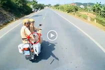 Video: Xe tải cố tình bỏ chạy, CSGT rút súng truy đuổi