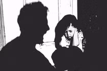 Con gái tố bố đẻ xâm hại tình dục vì bị ngăn cản đi chơi?