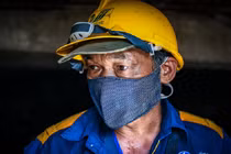 Một ngày theo chân “thợ cống” vào “thế giới ngầm” dưới lòng Hà Nội