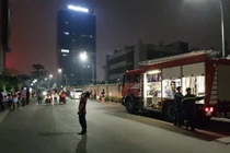 Hà Nội: Thang máy chung cư cao cấp “chết cứng”, nhốt cư dân trong ca bin