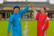 Hôn nhân 12 năm mật ngọt với vợ trẻ sinh 5 con cho Vượng Râu