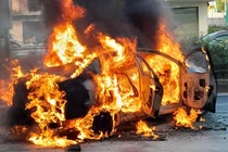 Ô tô con cháy rụi trên Quốc lộ 1A