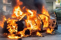 Ô tô con cháy rụi trên Quốc lộ 1A