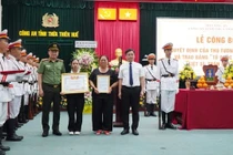Truy tặng bằng tổ quốc ghi công cho liệt sĩ Trần Duy Hùng