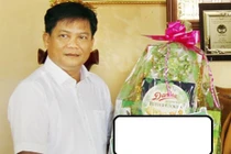 Dùng bằng giả tiến thân, muôn vàn chiêu thức giữ ghế của quan Việt