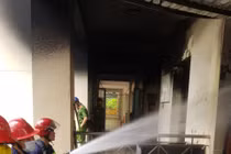 Cận cảnh hiện trường đám cháy lớn ở Trường Du lịch, Đại học Huế