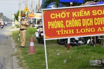 Những tỉnh nào yêu cầu người dân không ra đường sau 18h?