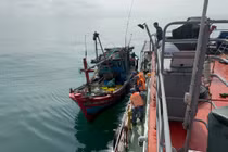 Quảng Trị: Bắt 2 tàu cá đánh bắt hải sản trái quy định