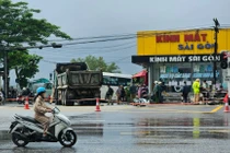 Thừa Thiên Huế: Va chạm với ô tô tải, hai vợ chồng thương vong