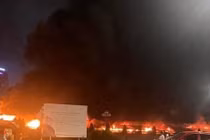 Cận cảnh hiện trường vụ cháy chợ hải sản lớn nhất Hạ Long