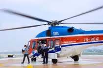 Tin sáng 19/4: Hút khách du lịch bằng trực thăng; giá vàng vượt 71 triệu 