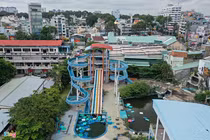 Cảnh hoang tàn tại công viên nước nổi tiếng một thời ở TP HCM