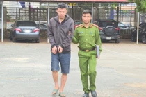 Cầm dao rựa đi giải quyết mâu thuẫn, chém cả lực lượng công an