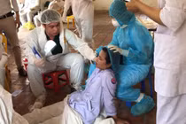 Những hình ảnh nhói lòng ở tâm dịch Bắc Ninh