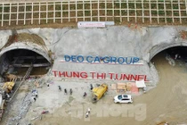 Đi xuyên hầm qua núi dài nhất cao tốc Ninh Bình - Thanh Hóa