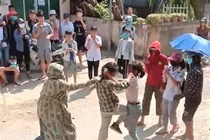 Nữ sinh Tuyên Quang ẩu đả, nhiều người cổ vũ: Hỏi trách nhiệm nhà trường?