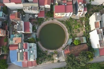 Giếng cổ “khổng lồ” nằm lọt thỏm giữa lòng Hà Nội