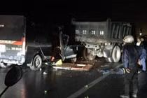 Xe khách tông xe tải, 3 người chết, 2 người bị thương nặng
