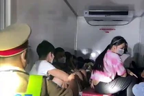 15 người có cả trẻ em trong thùng xe đông lạnh 'thông chốt'